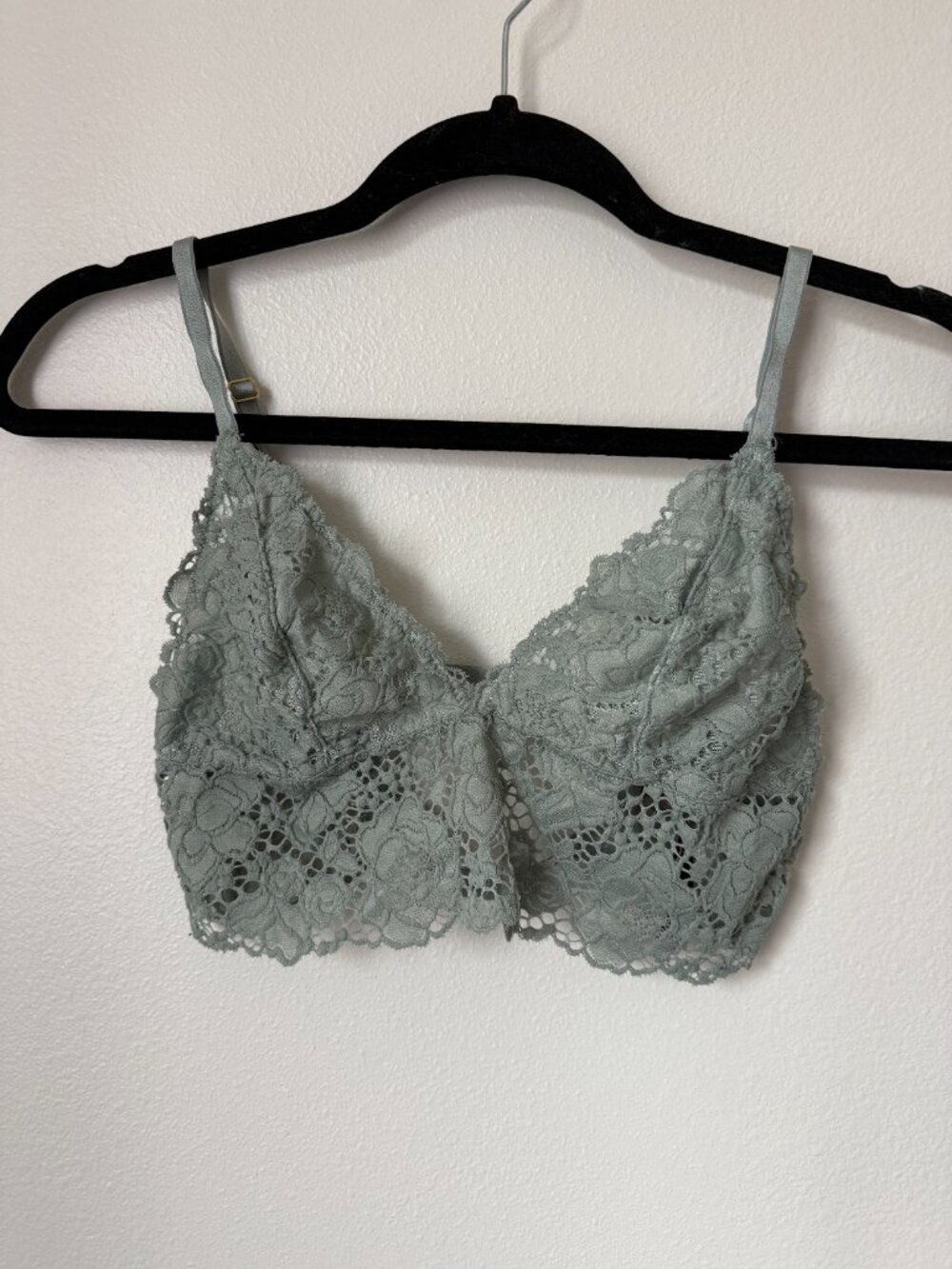 Victoria's Secret VS Green Lace Wireless Bralette Size M